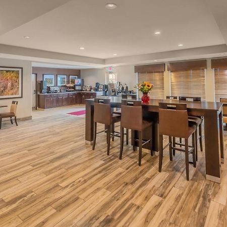 Landmark Suites - Williston Buitenkant foto