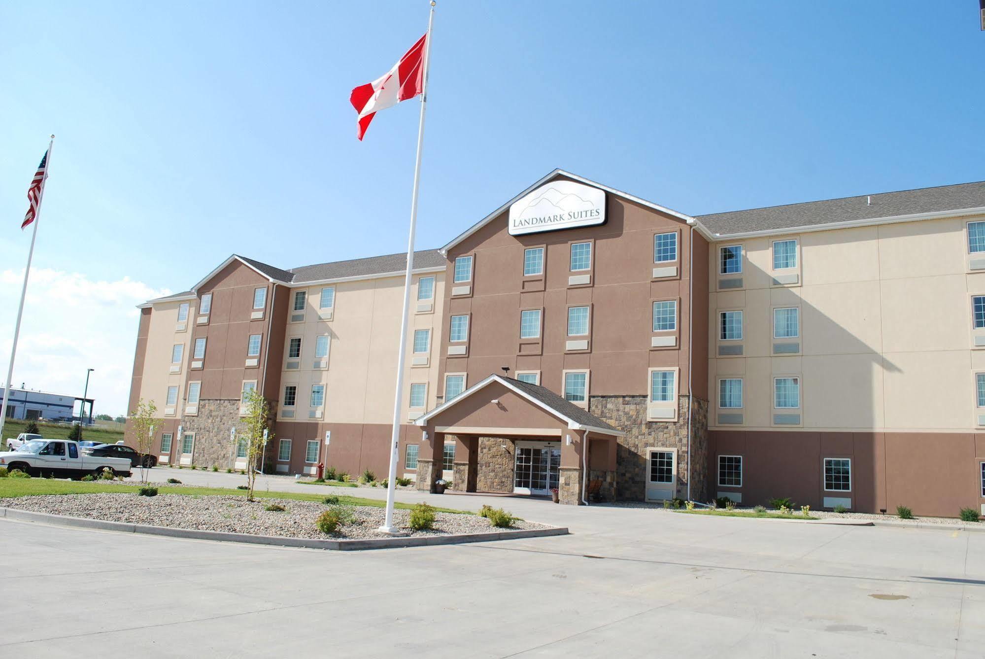 Landmark Suites - Williston Buitenkant foto