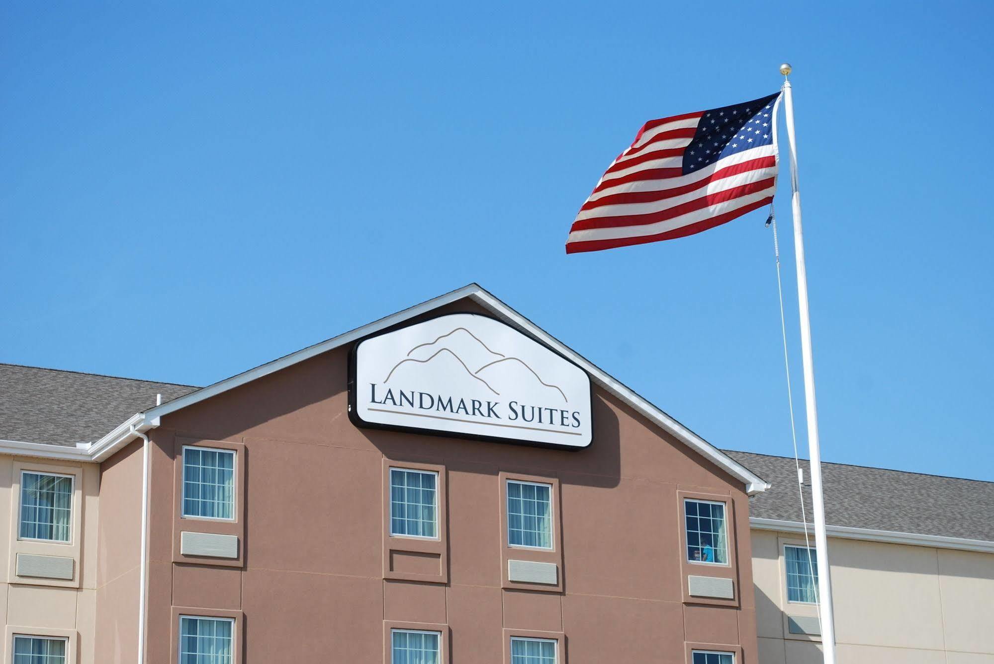 Landmark Suites - Williston Buitenkant foto