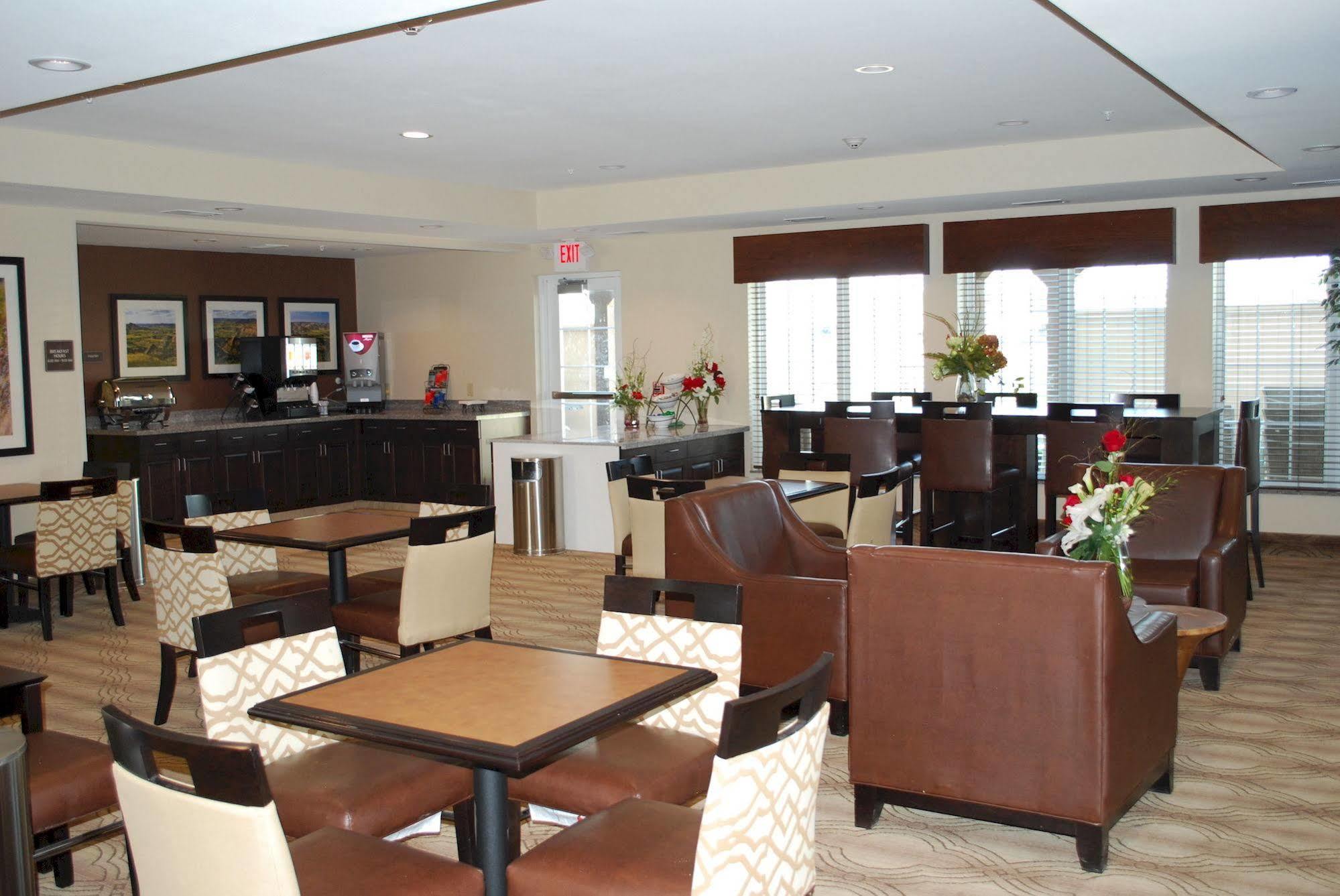 Landmark Suites - Williston Buitenkant foto