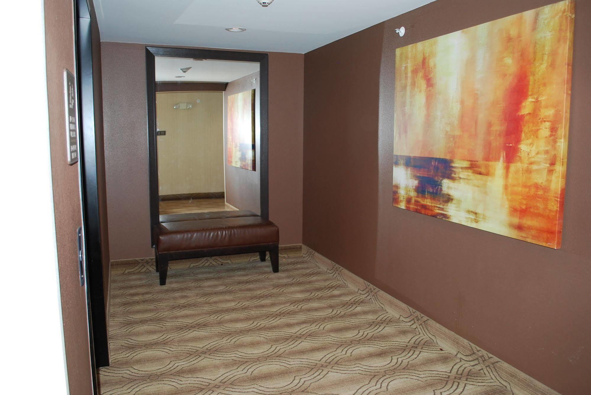 Landmark Suites - Williston Buitenkant foto